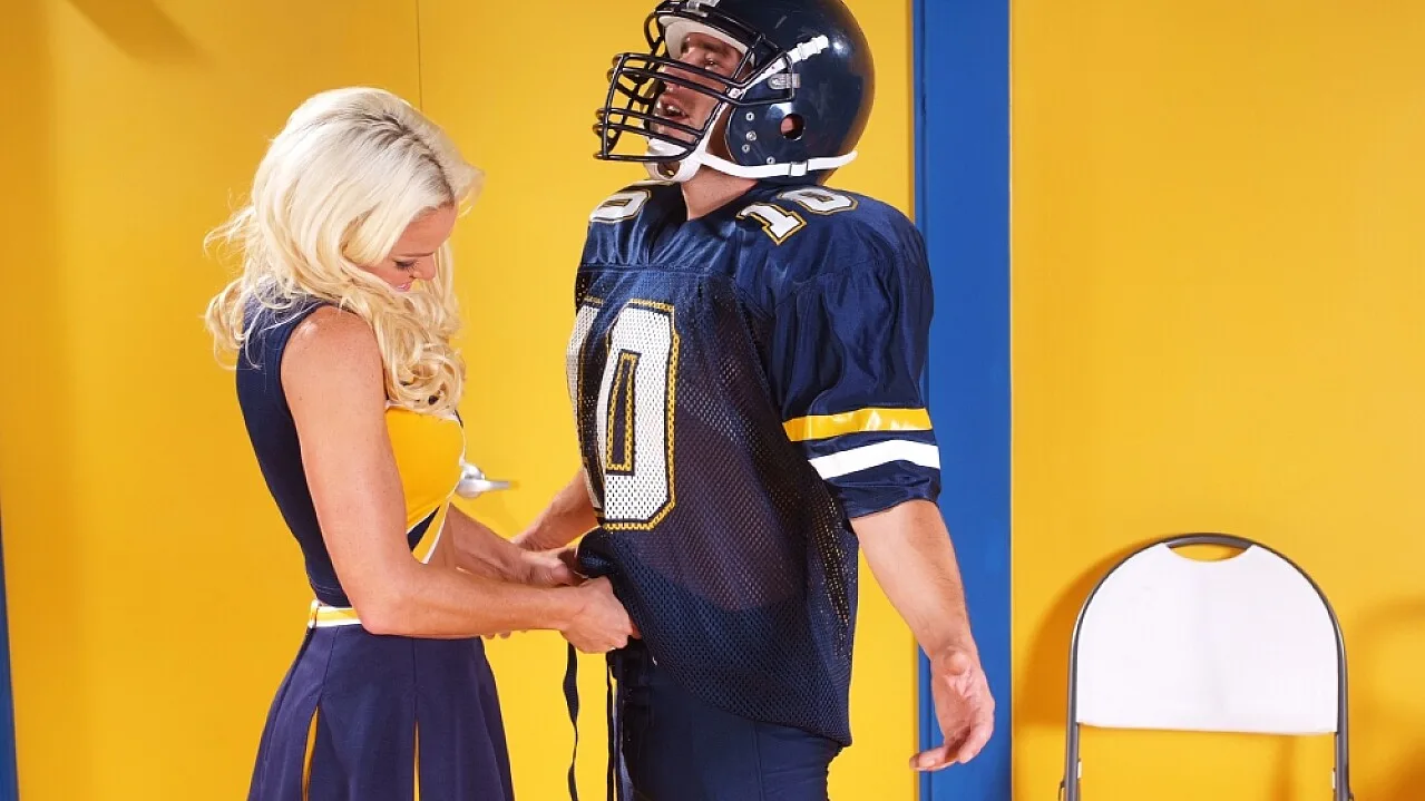 Rhylee Richards fucking in the gym with her tits - Naughty America - 3691