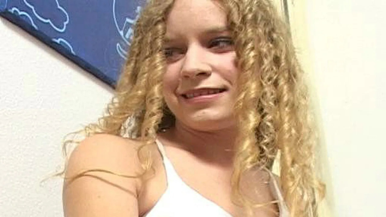 Virgin Gwen Jaded fucking in the bed with her petite - Naughty America - 467