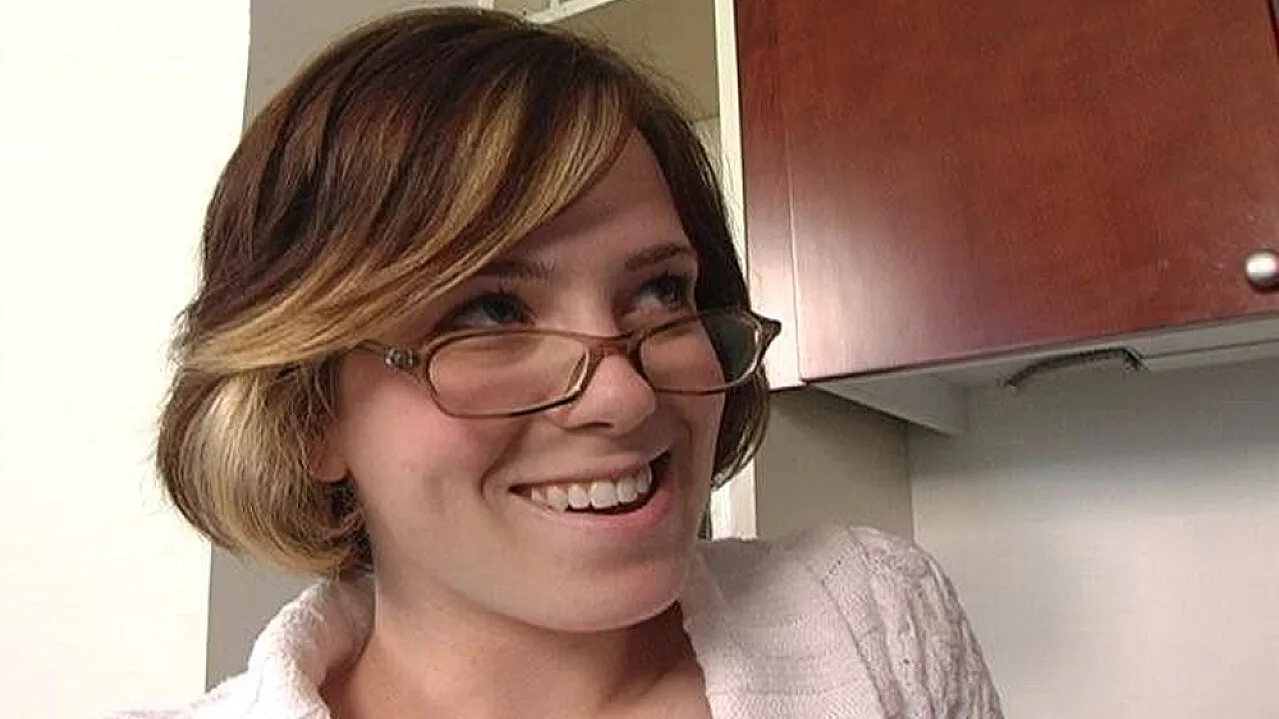 Tatum Reed fucking in the chair with her glasses - Naughty America - 587