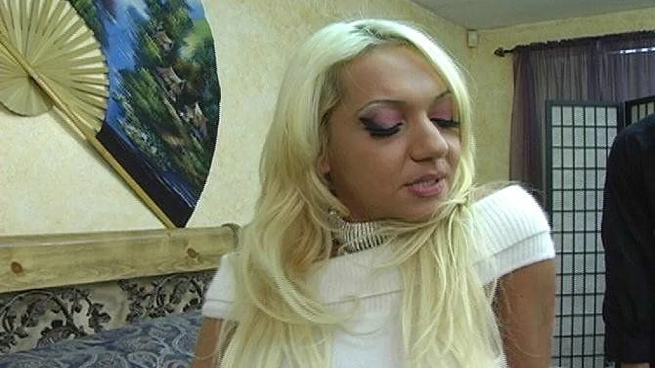 Boss Donna Doll fucking in the bed with her tattoos - Naughty America - 689