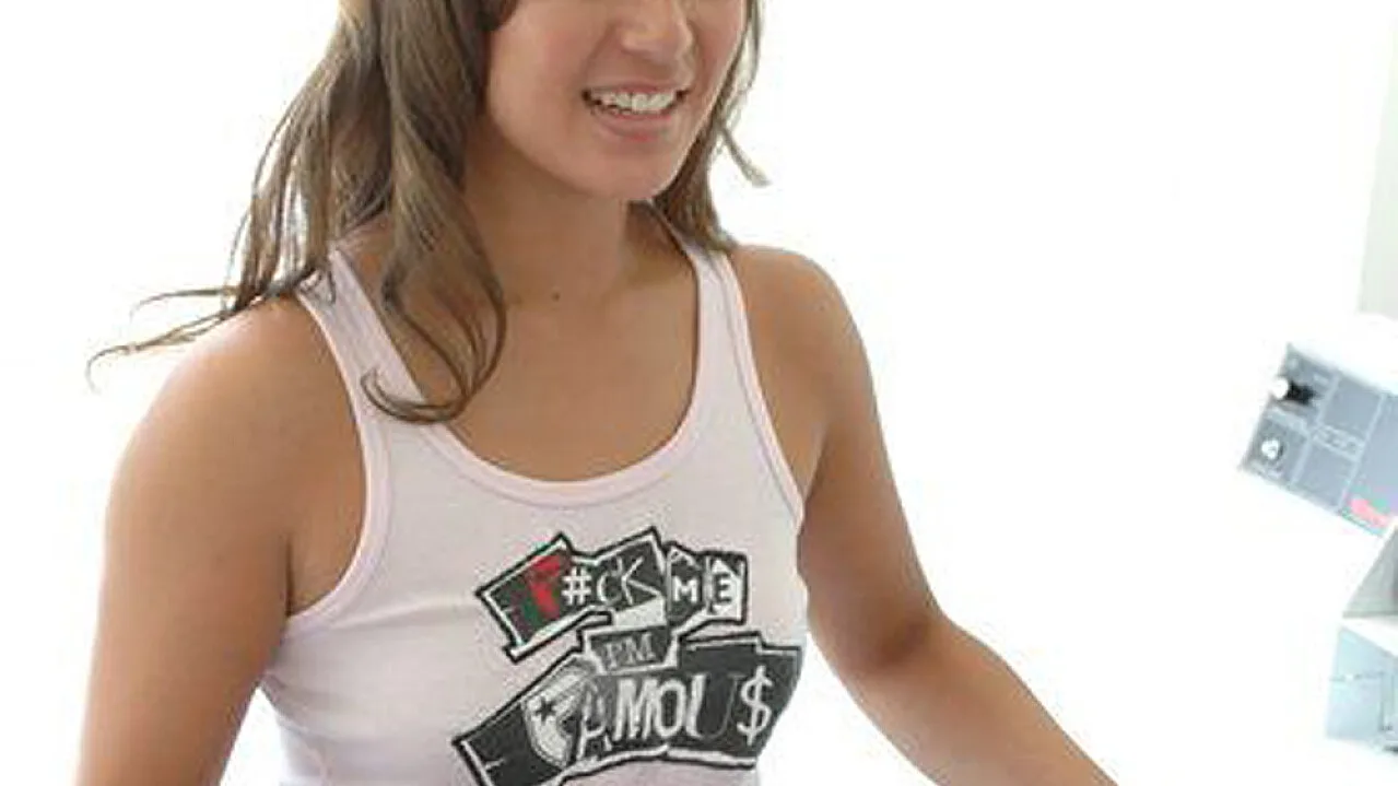 Gianna Lynn fucking in the dorm with her big ass - Naughty America - 927