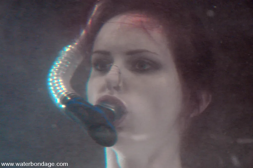 Berlin! - Water Bondage - 4567