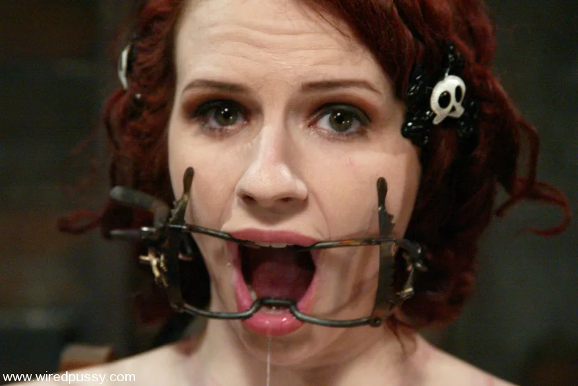 Princess Donna Dolore and Claire Adams - Wired Pussy - 17740