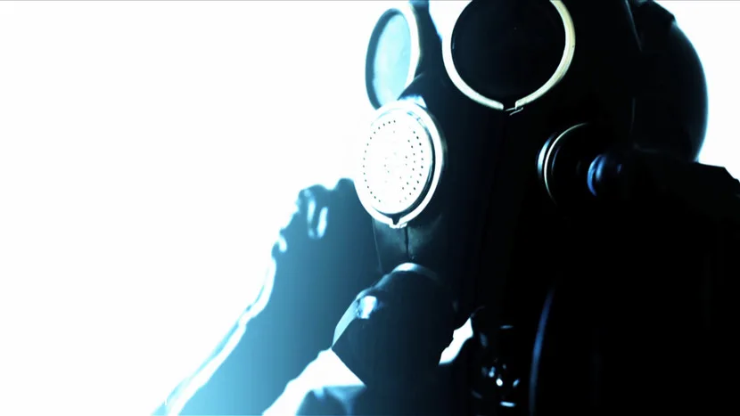 Girl In A Gasmask - Bleu Films - 25158