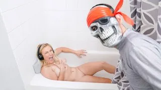 Sibling Prank War - Sis Loves Me - 13675