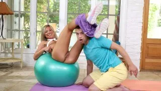 Stepmoms Hot Body Energizes Me - S1:E10 - Moms Tight - 22592