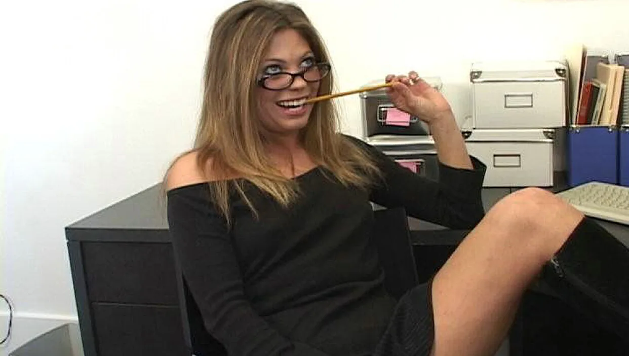 Angel Felon fucking in the office with her tattoos - Naughty Office - 31578