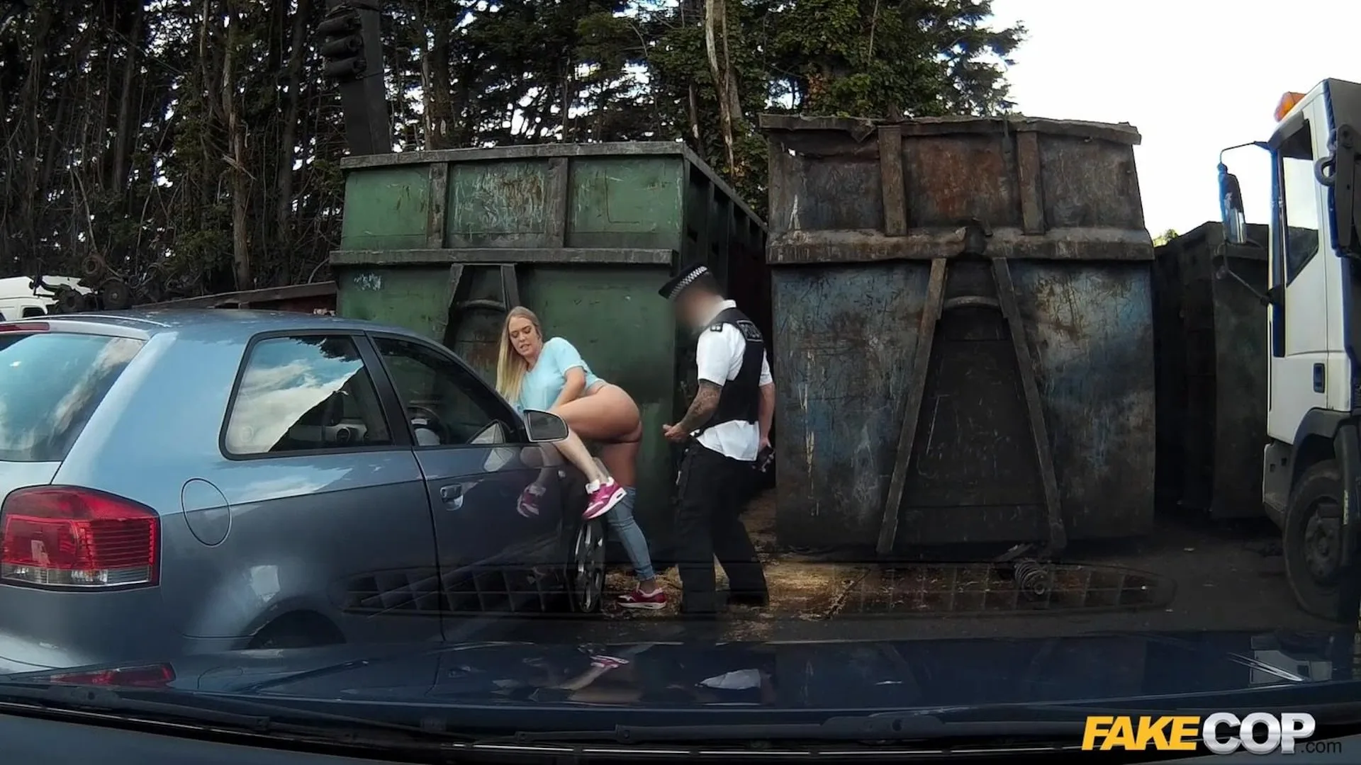 Balls of steel: Girl caught short won't be telling her boyfriend - Fake Cop - 34725