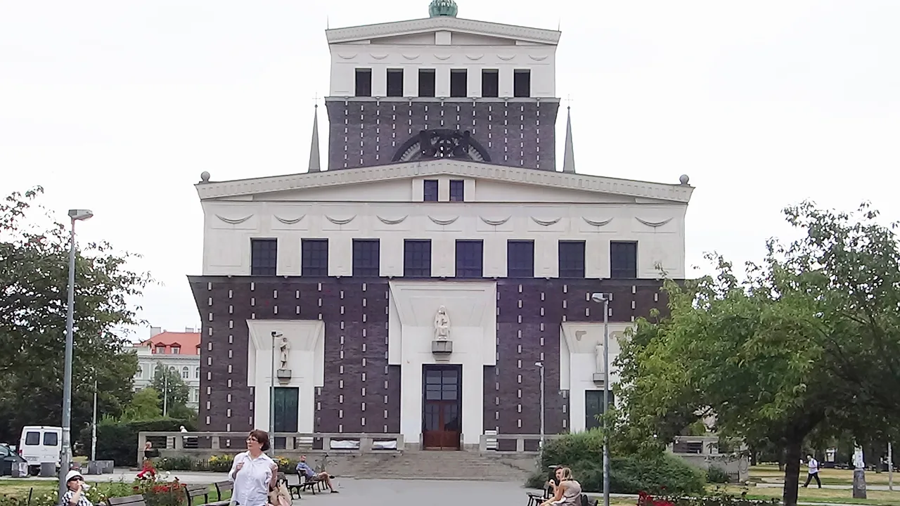 Mucha Museum Visit After Pussy Cancels Plans - Euro Sex Diary - 401311