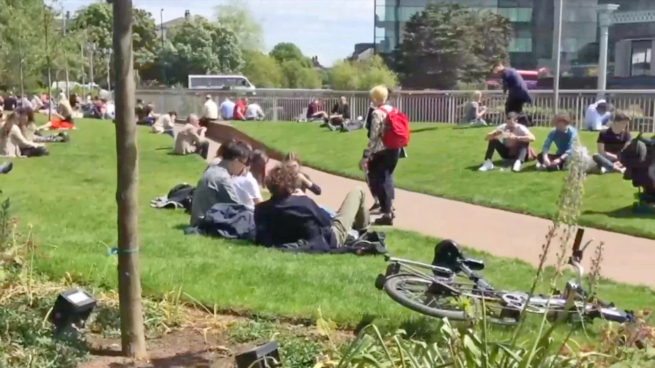 London Girls On A Beautiful Day - Euro Sex Diary - 401367