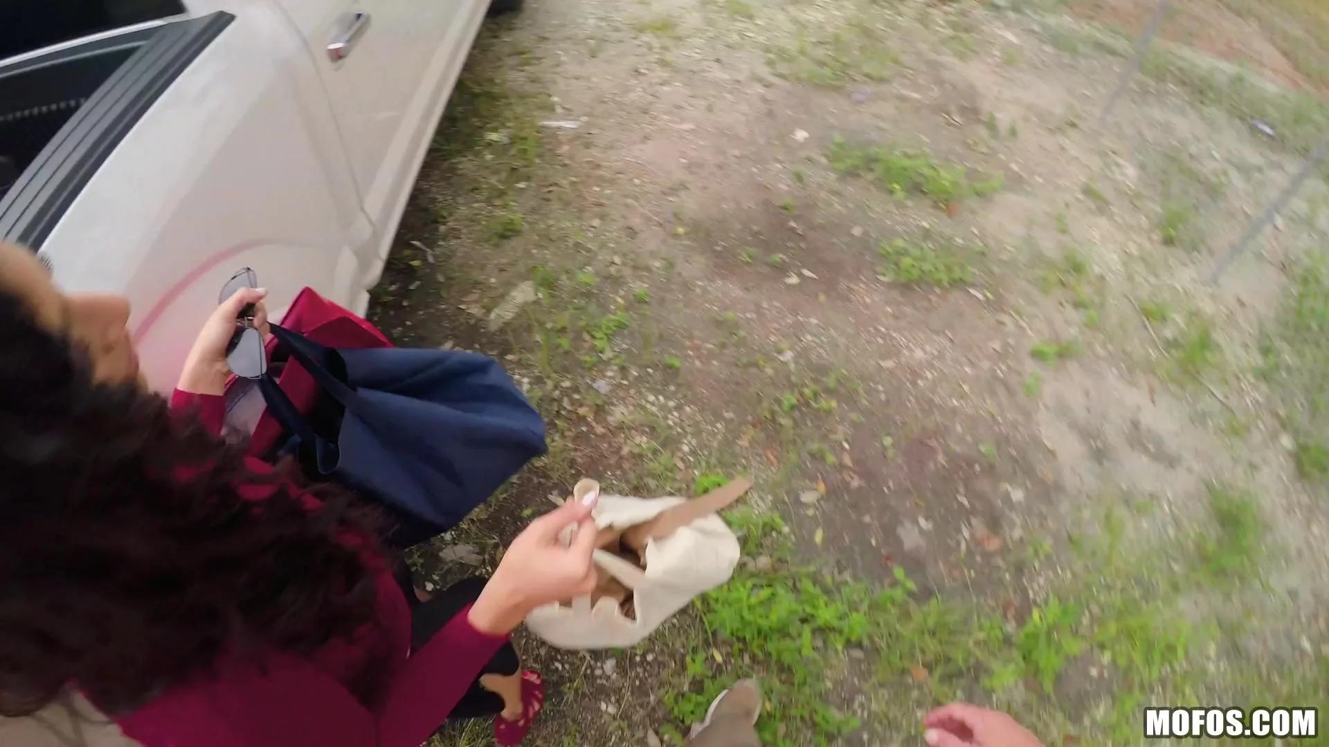 Leaving Her Baggage Behind - Stranded Teens - 12606