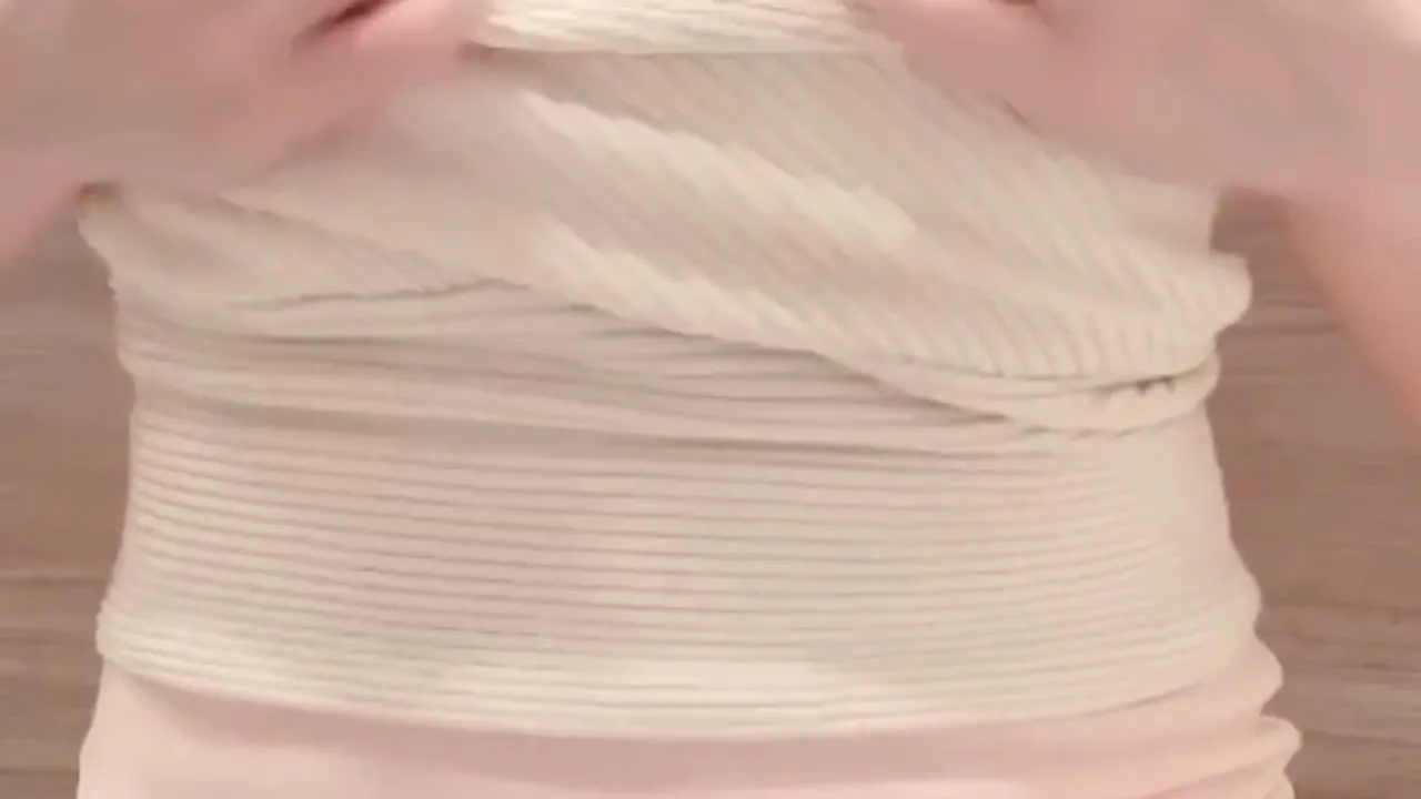 OL風♡オイルオナニー♡バッグアングルで潮吹いちゃった♡.mp4 - FC2 Video - 176480