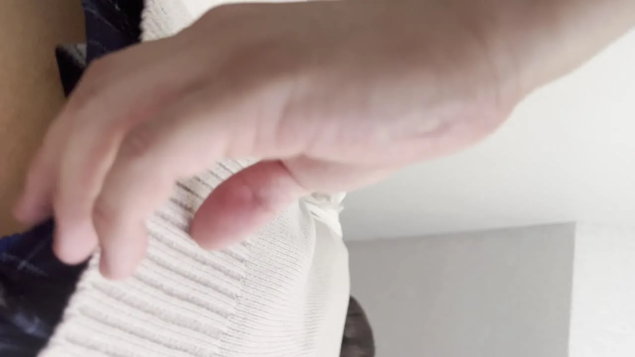 （モナシ特典）4K美パンチラ 衝撃のノーパンJK 真下からスジマンに接近 - FC2 Video - 176636