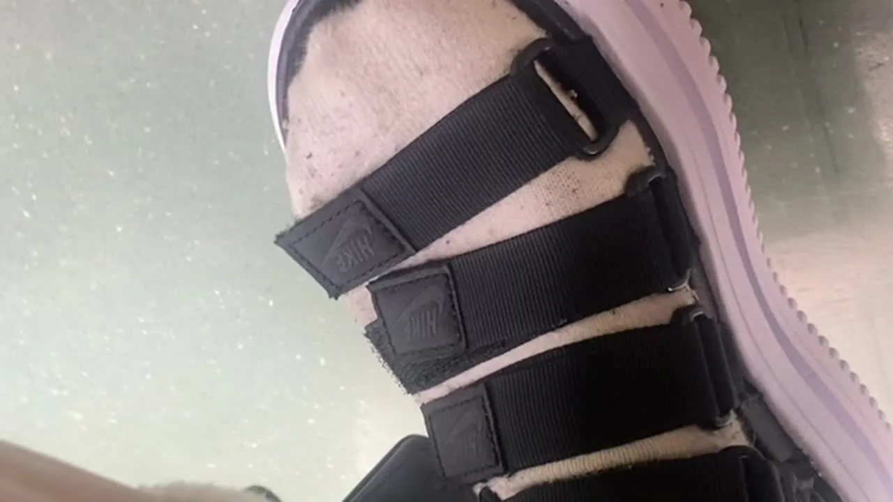 【不倫寝取られ人妻　スーパーで露出　玩具挿入オナニー】露出　不倫　スーパー　オナニー　挿入　人妻　刺青　Tバック - FC2 Video - 177043