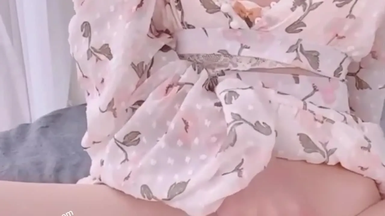 【ド変態レイヤー】変態マンコのミニスカワンピースで自撮りオナニー - FC2 Video - 179385