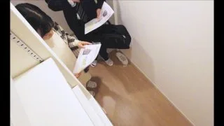 賃貸マンション内見中の女子大生と新人営業マンの出来事 - FC2 Video - 180973