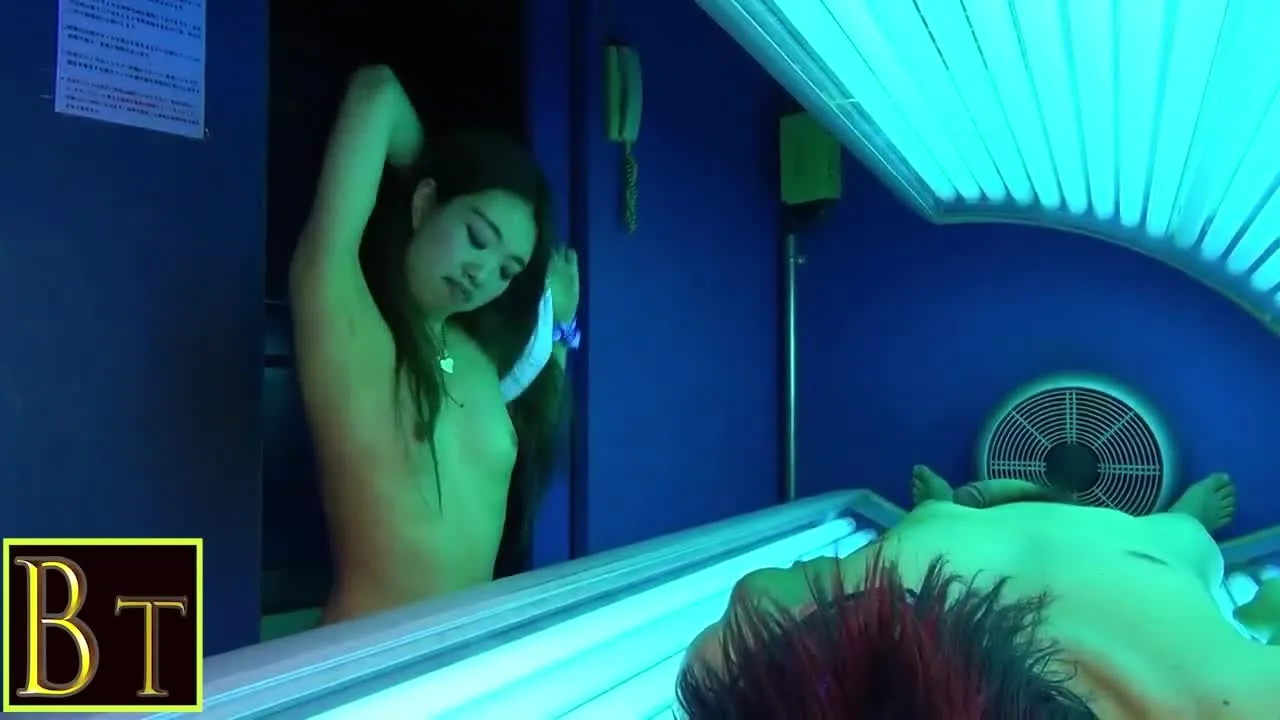 《身体100点》日焼けサロンでおじさんと最後まで《顔30点》 - FC2 Video - 182773