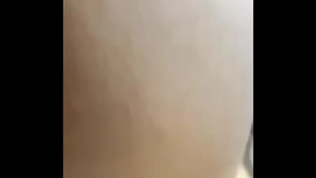 中年男のチンポでハメられ『おほぉ゛ぉ゛ぉ゛』ととんでもないオホ声を上げ様々な過激なプレイで玩具にして遊んだハメ撮り2作品を公開する。 - FC2 Video - 183057