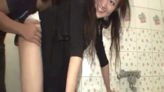 時折妖艶な笑みを浮かべる彼女は、網パンストで男のチンポを責め、寄り切るスケベさを保持していた - FC2 Video - 187808