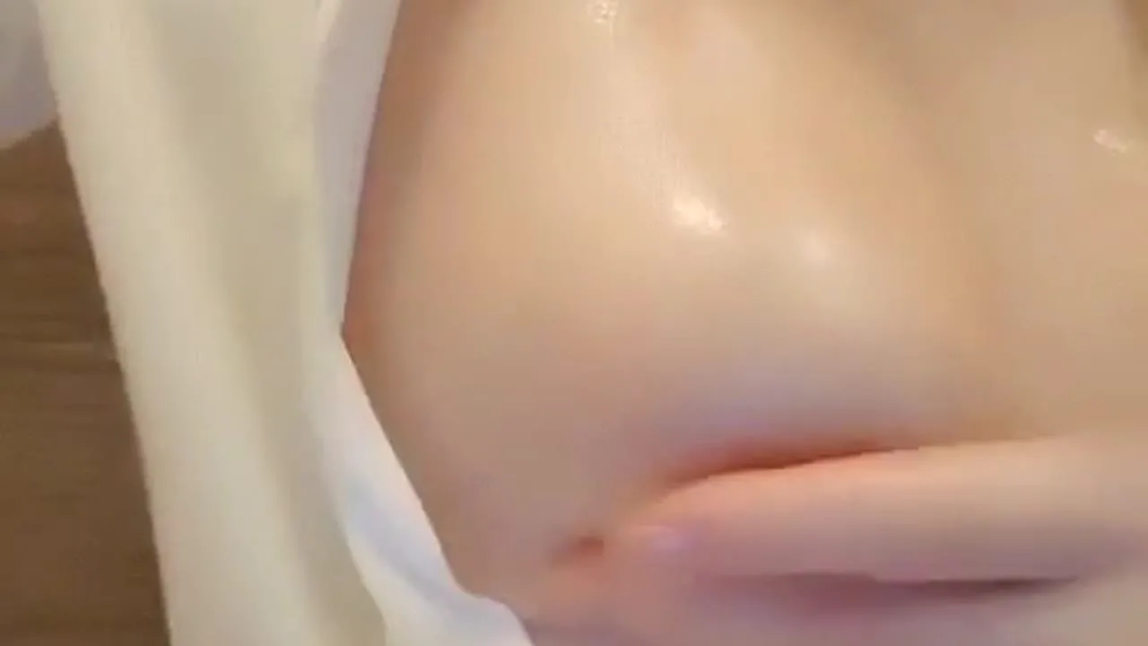 Yシャツオイルオナニーでイキまくり♡.mp4 - FC2 Video - 187912