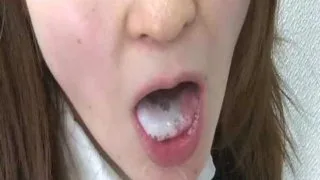 自ら応募してきた真面目な女子大生が初撮影でチンポしゃぶりまくり口内射精→ゴックンするドエロ！ - FC2 Video - 188949