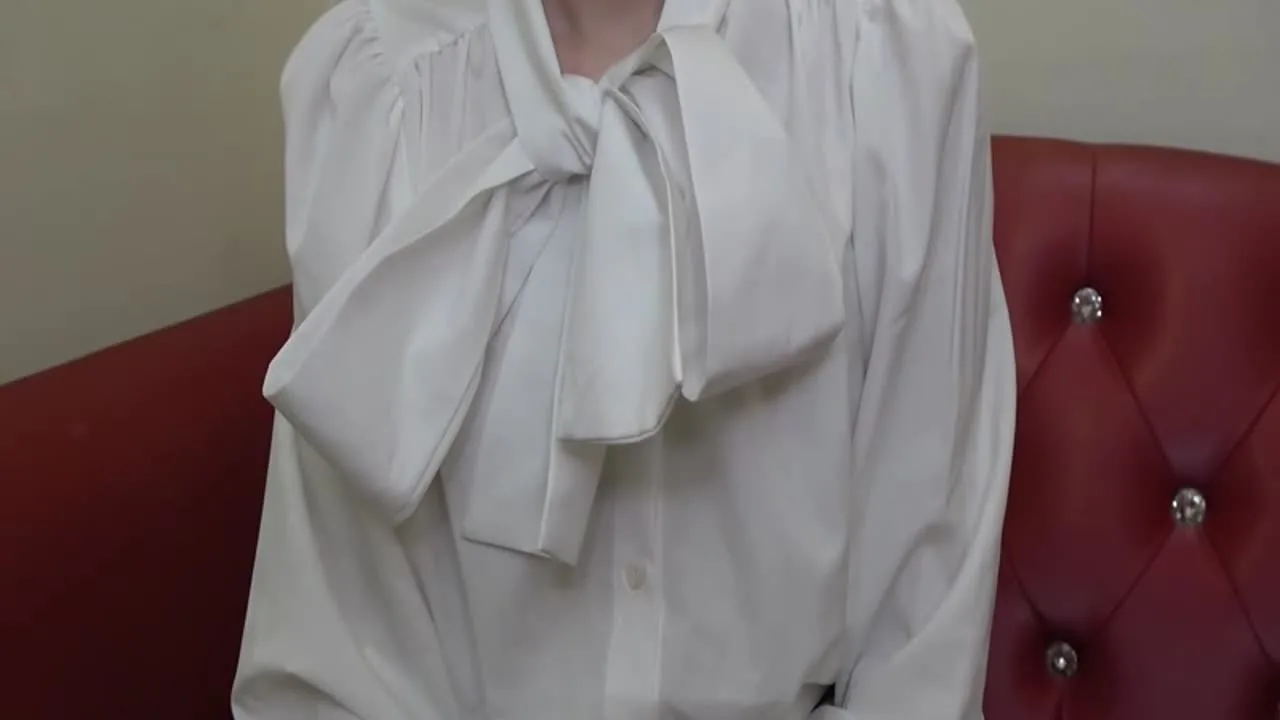 処女喪失。発育途中の剛毛、未処理陰毛の身体に人生初の初体験。 大人に騙され生挿入、中 出しまで。 - FC2 Video - 189263