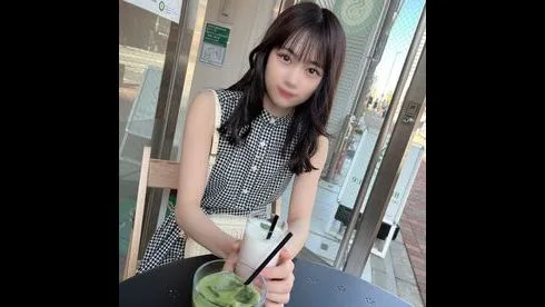 手が届きそうで届かなかった今春18歳になったばかりの若さ溢れる色白女◯大生！！ - FC2 Video - 189398