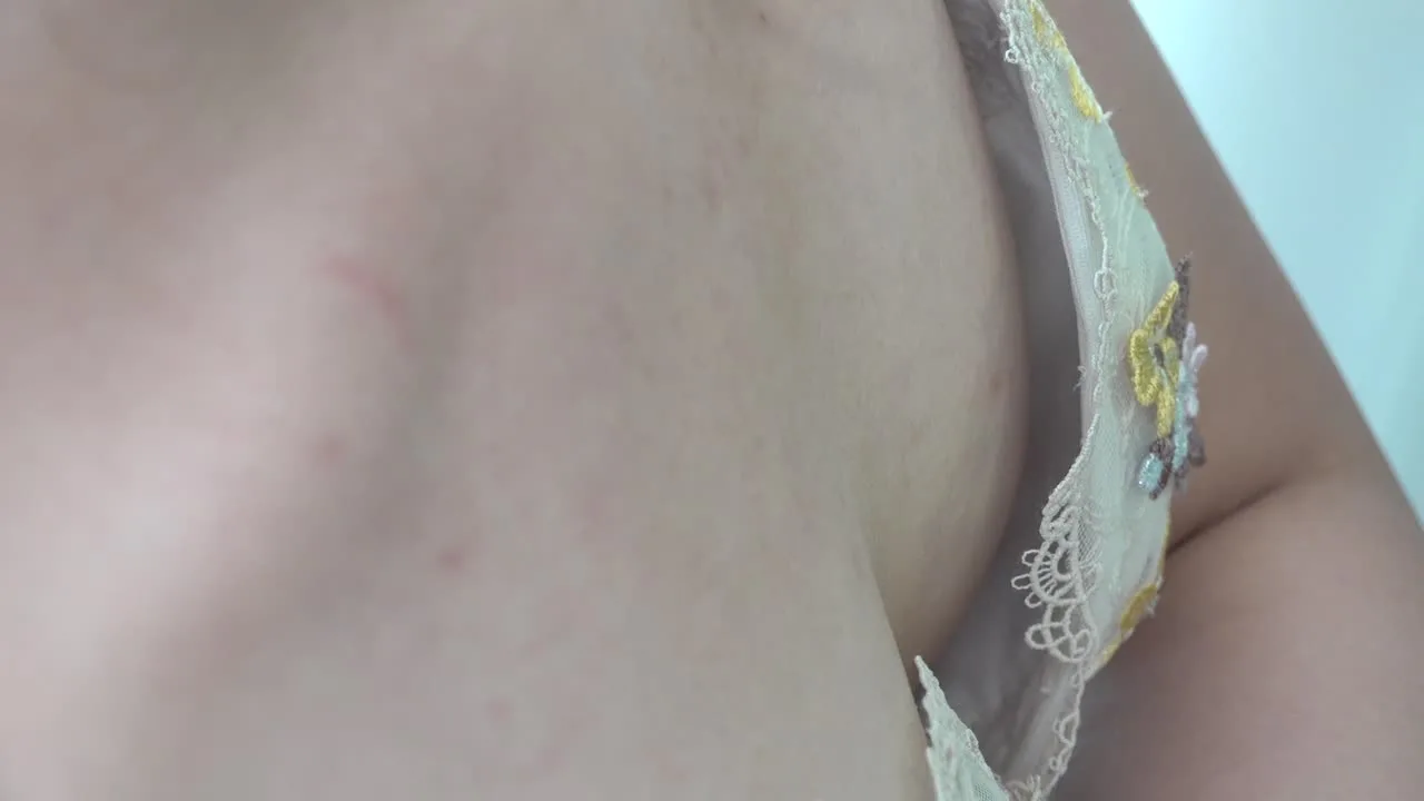 [ワクチン接種]会社ではエロ担？リクスー脱がせるとやはり出てきたエッチな網タイツ！[胸チラ] - FC2 Video - 192010