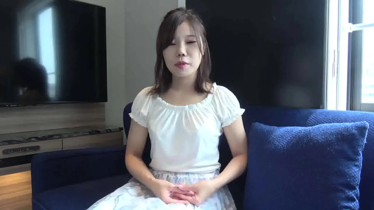 【無修正】いつき28歳　澄んだ瞳のネコ科パイパン美人妻に生ハメ口内発射 - FC2 Video - 195147