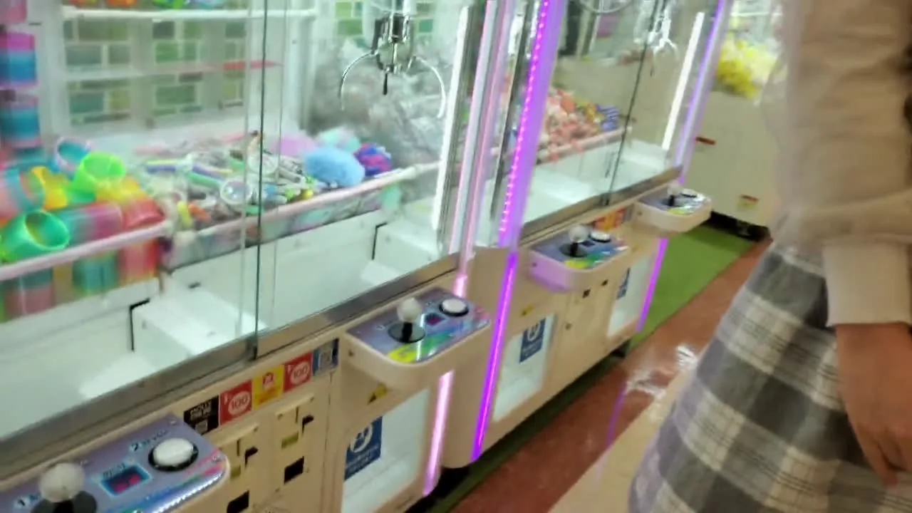 義〇のおっぱい狙い　胸ちら乳揉み - FC2 Video - 195535