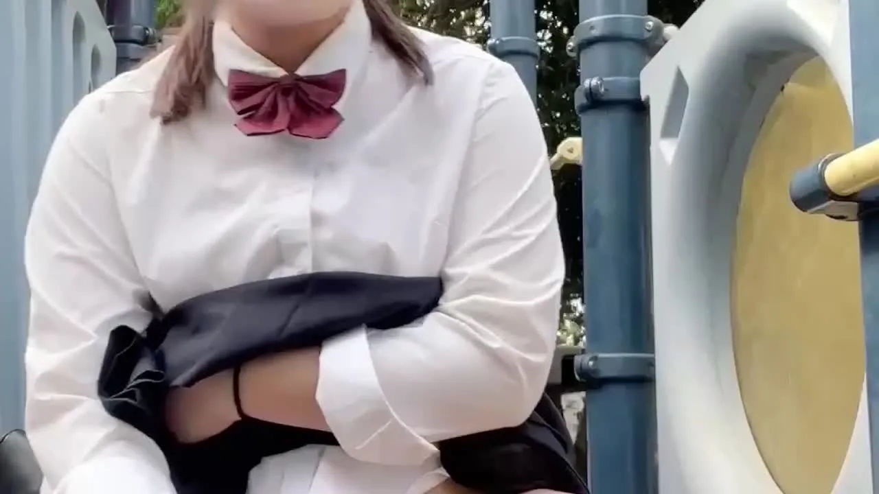 【18歳学生Gカップえりか】自撮りです☆彡 吸うおもちゃを使って歩いてから公園の遊具のところでディルドオナニーしました！！吸うおもちゃで濡れすぎてポタポタ本気汁が垂れて遊具 - FC2 Video - 196069