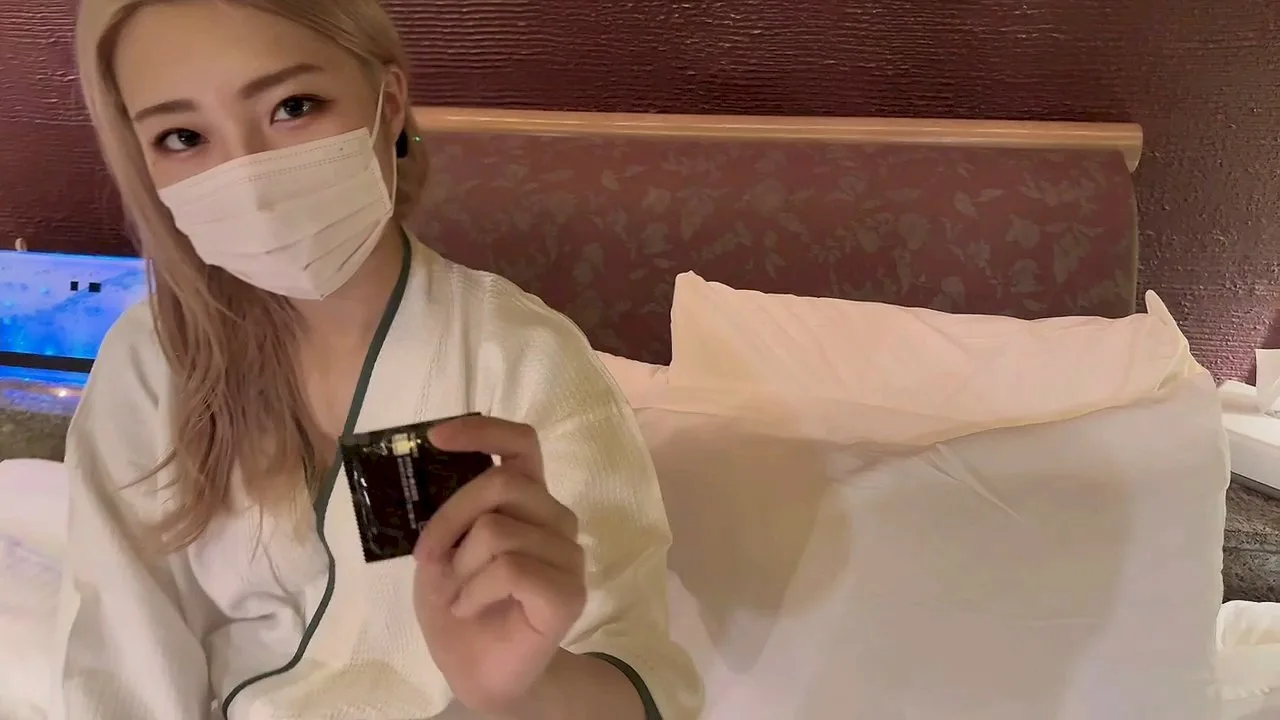 【妊娠確定】ギャルに内緒でゴム外して中出し【手袋フェチ必見！】 - FC2 Video - 196445