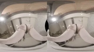 【180VR3D】開店10分600円　顔面騎乗屋さん15　はな24歳　Hなお姉さんの女王様風衣裳で足舐め顔面騎乗 - FC2 Video - 198588