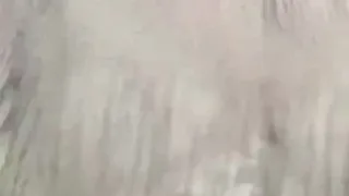 【K＠18歳りなのえちな自撮り動画】ゲームセンターの鏡の前で、鏡に向かってしゃがんでオナニー…パンツに手も入れて気持ちよくなっちゃいました… - FC2 Video - 198748