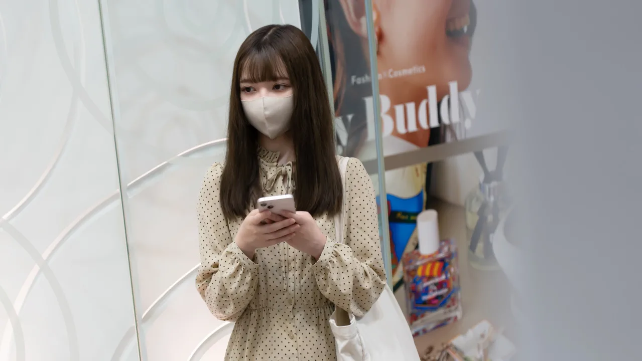 同僚には言えないアルバイトをしているOLを現行犯で捕まえて弱みにつけ込み口内射精＆2回連続生中出し！ - FC2 Video - 199174