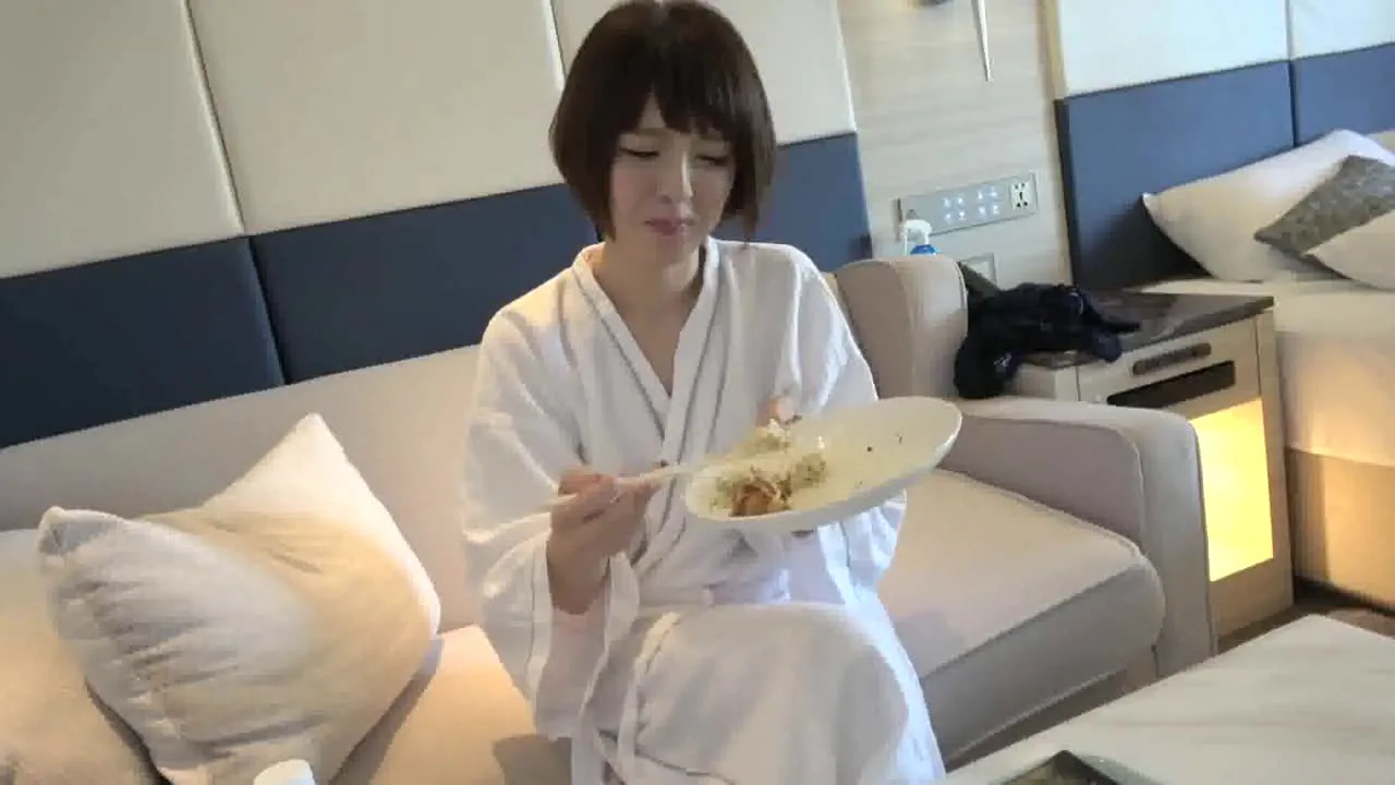 【無修正】ショートボブ美人妻れいなさんとラブラブ痴女プレイで生ハメ中出し - FC2 Video - 199950