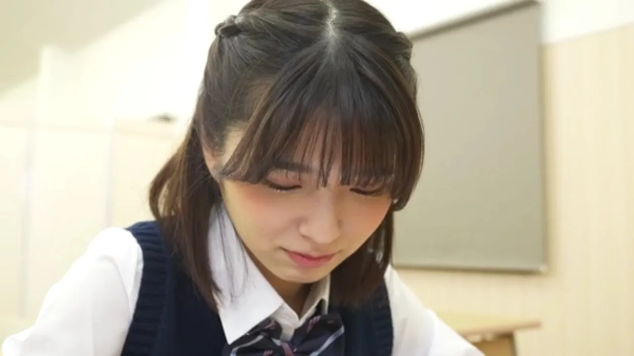 【小悪魔＠制服女子①】勉強熱心な真面目な女子が密着淫語で大人をからかいザーメン搾精！ - FC2 Video - 200120