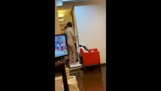 脱衣室が無いホテルだったので、人前で真っ裸になって入浴する露出狂に調教された妻の真理子 ① - FC2 Video - 201762