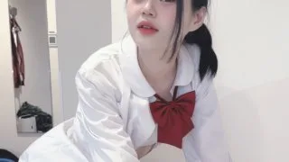 【個撮　閲注】吹奏楽部 「下着と水着だけって聞いてたのに…。今日初めて会った人とキスしてフェラしてます」マイクロビキニから溢れる乳首、脇から覗く生え.か.けの腋毛に興奮 - FC2 Video - 204982