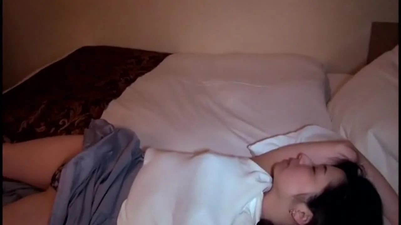 【婚活④】抱くのにちょうど良いむっちり肉付き。マンコにバイブ挿入してマン汁とろとろ状態でチンポＩＮし - FC2 Video - 207907