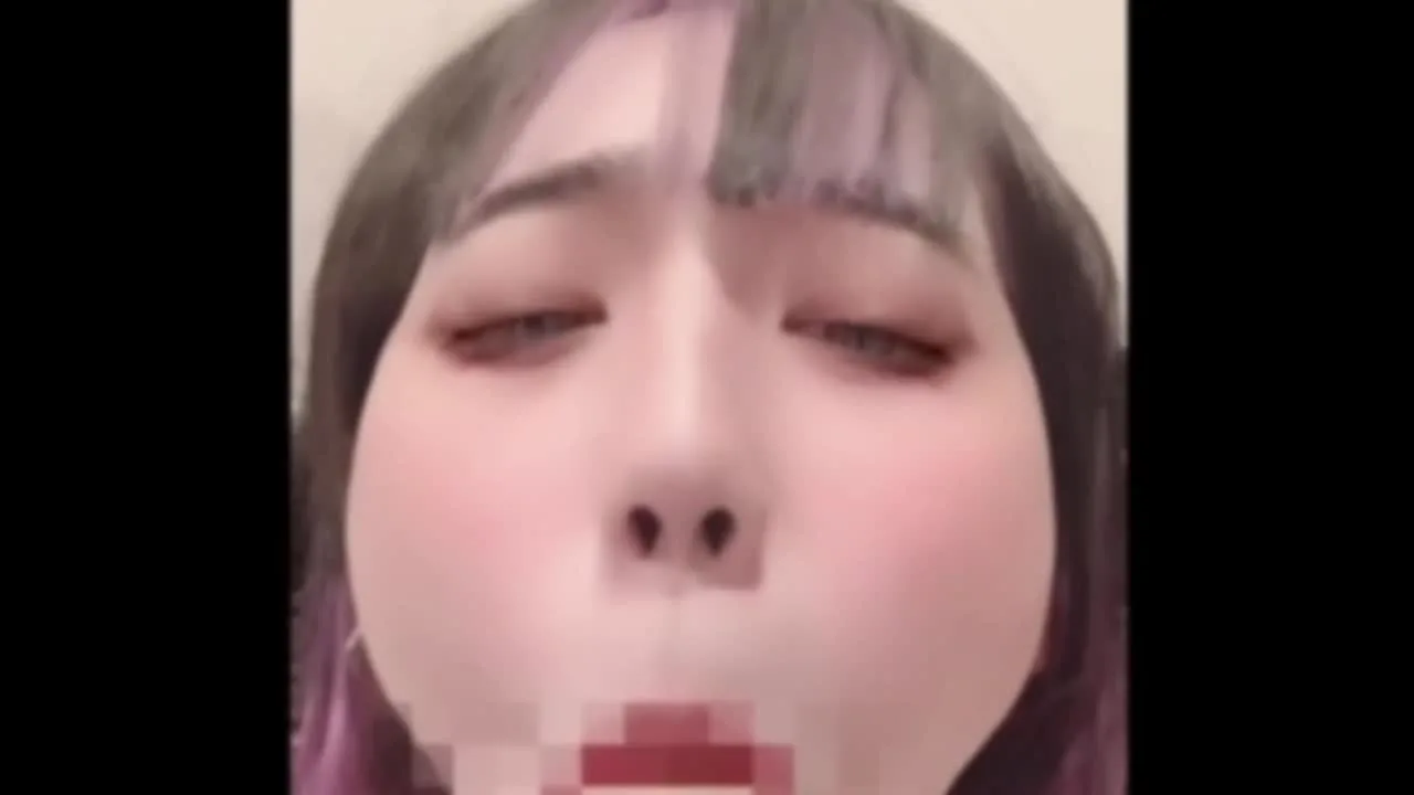 【チ〇カス掃除/大量ごっくん】カメラの前で恥じらいを完全に捨て去り鼻穴を伸ばしたとんでもないアへ顔イラマでチ〇カス掃除に大量ごっくん！まだ若く未来ある今時ムスメの黒歴史 - FC2 Video - 208828