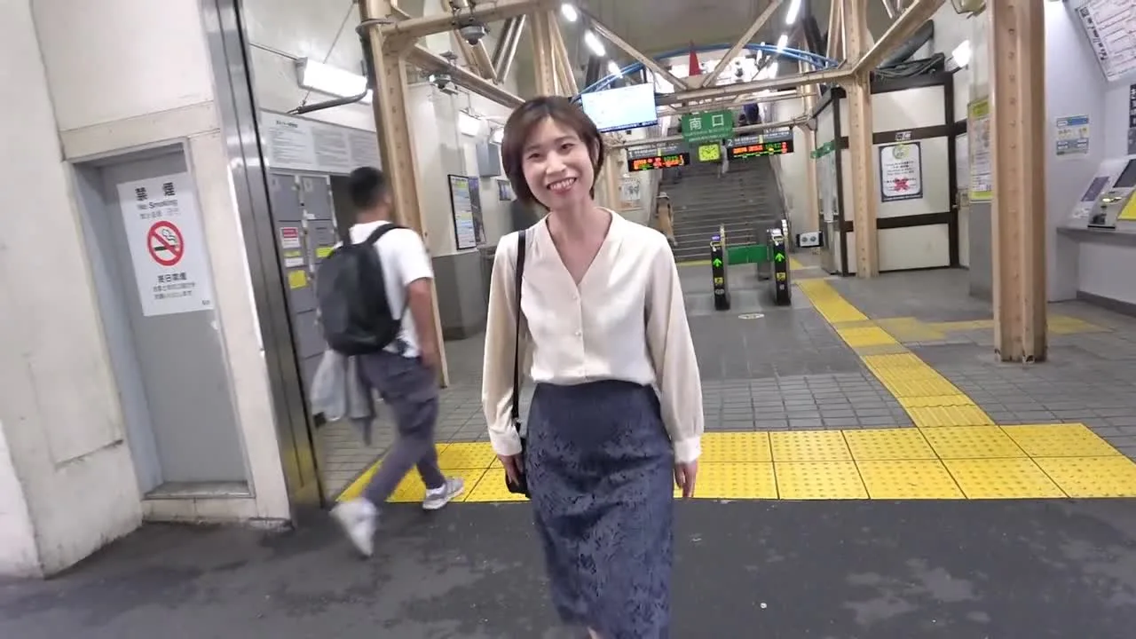 初撮りx寝取られ妻 「初めて旦那以外の男にハメられてます。」2 彩加さん（40歳） - FC2 Video - 211035