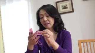 【熟女・不倫】清楚系スレンダー熟女団地妻。激しいピストン責めにアへ顔イキしちゃってました。 - FC2 Video - 217103