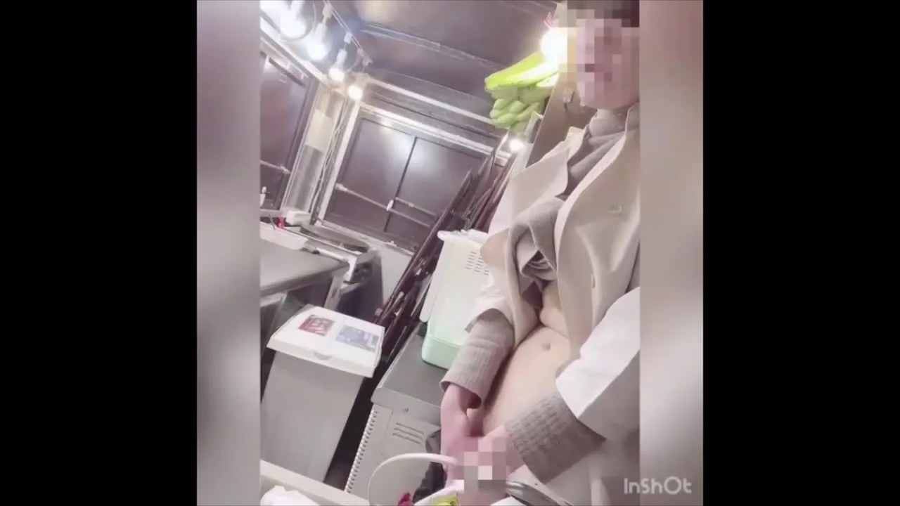 【防犯カメラは見た】仕事終わりに職場キッチンでオナるアルバイト（mp4） - FC2 Video - 217849