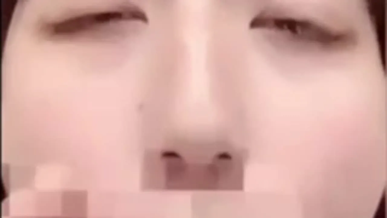 【顔晒し/大量ごっくん】エグすぎるアヘ顔白目で鼻穴伸ばして喉奥イラマ！今時女の誰にも言えない秘密のアルバイトの全貌を公開する。 - FC2 Video - 218153