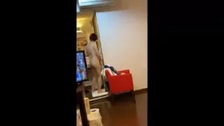 【再掲載】ビデオを撮影されているとは知らずに、入浴する為に服を脱ぎ始め真っ裸になった妻の貧乳真理子 ② - FC2 Video - 218315