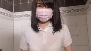 制服女子と水鉄砲【1】容赦ない水鉄砲攻撃でビショビショに濡れたシャツ！ピッタリと体に貼り付きブラジャーや素肌が露わに～！？ - FC2 Video - 219655