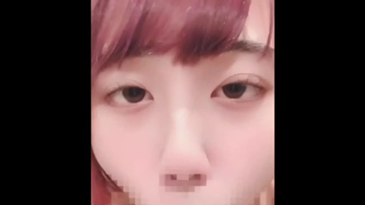 【顔晒し/アへ顔イラマ】汚れを知らない綺麗な今時ムスメを中年男のチンポで白目を剥きながらアへ顔即尺で徹底的に躾けた映像を公開する。 - FC2 Video - 220549