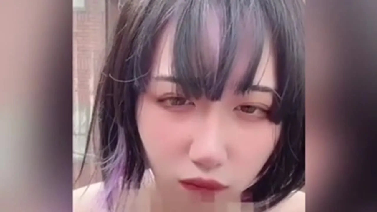 【顔晒し/喉奥フェラ】白昼堂々の全裸露出に野外フェラ！例の今時ムスメを呼び出し中年男のチンポで躾けた映像を公開する。 - FC2 Video - 221910