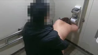 【野外】【デブ】深夜の多目的トイレで公衆便所立ちバックな姫はじめ【露出】【肉便器】 - FC2 Video - 222725